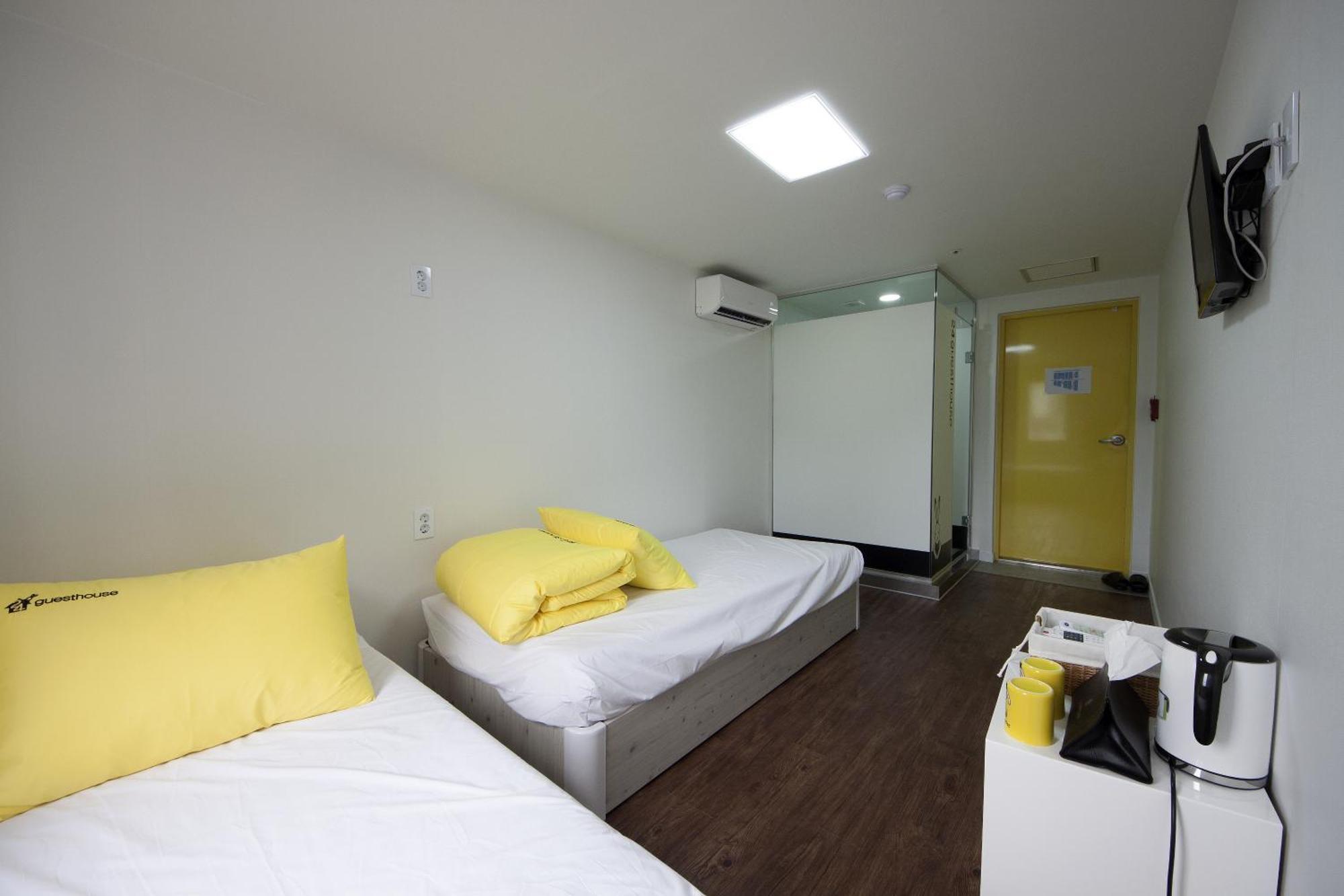 24 Guesthouse Myeongdong Town Seoul Værelse billede