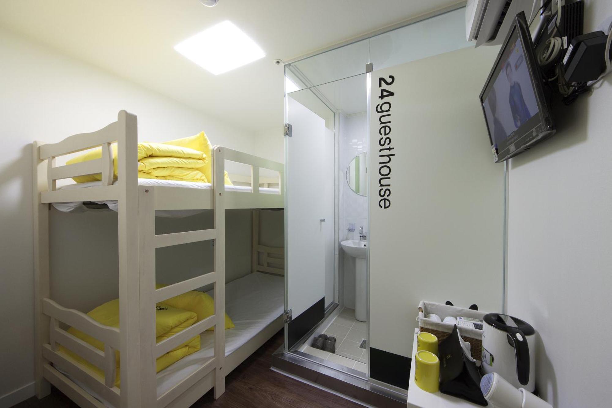 24 Guesthouse Myeongdong Town Seoul Værelse billede