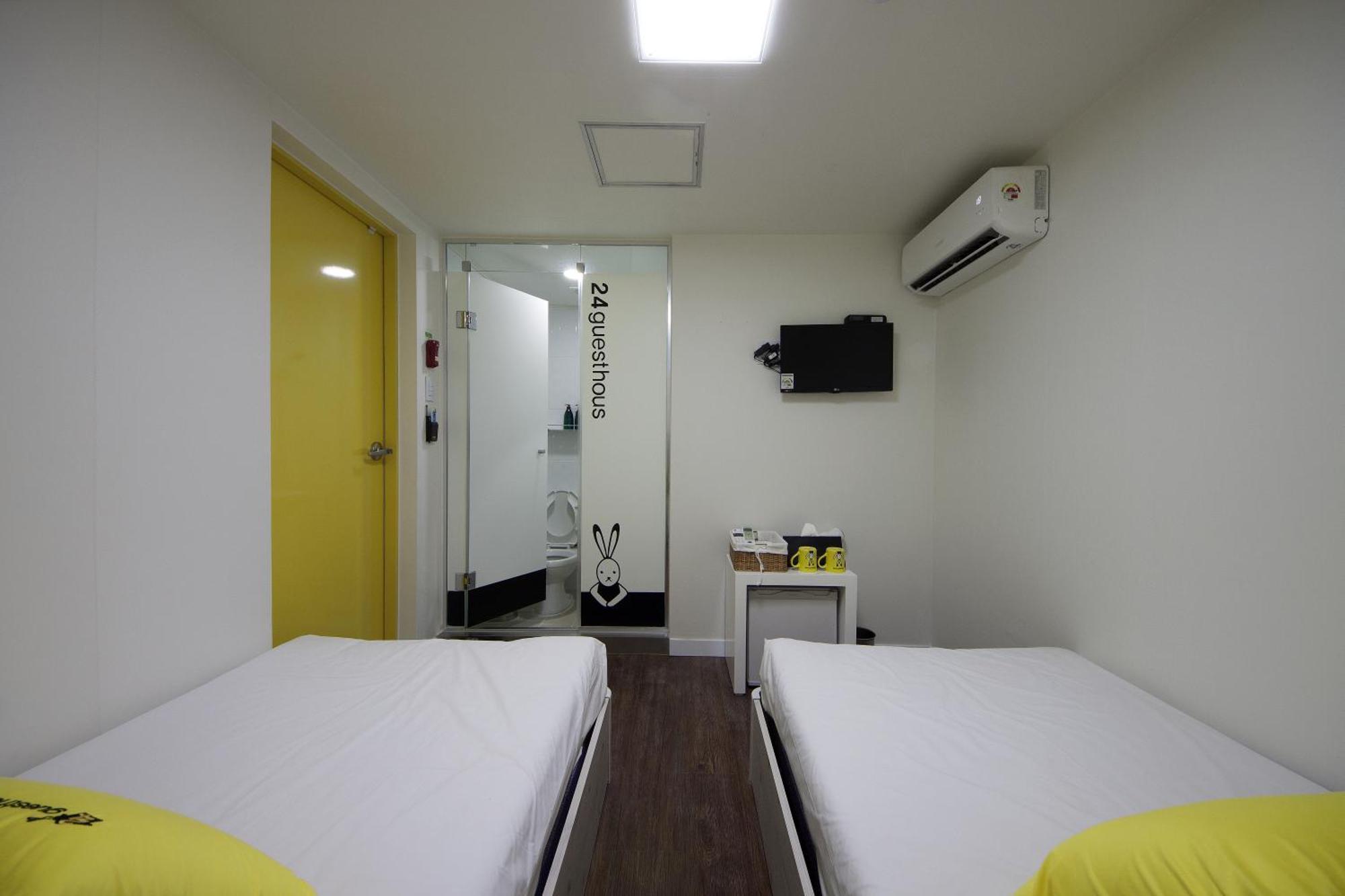24 Guesthouse Myeongdong Town Seoul Værelse billede